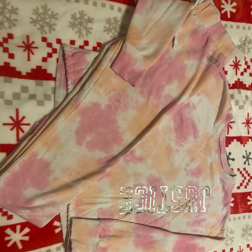 This is a two piece set from justices!